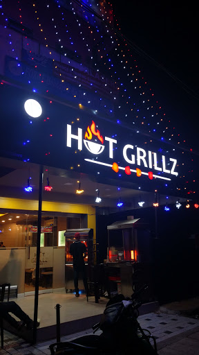 Hot Grillz, Nediyakalayil building, Kottarakkara - Kottayam Road, Pandalam, Kerala 689501, India, Diner, state KL