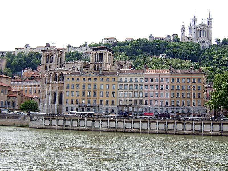 Pháp: Phố Cổ Lyon 800px-Lyon_St_Jean_Basilica_Notre_Dame_de_Fourviere
