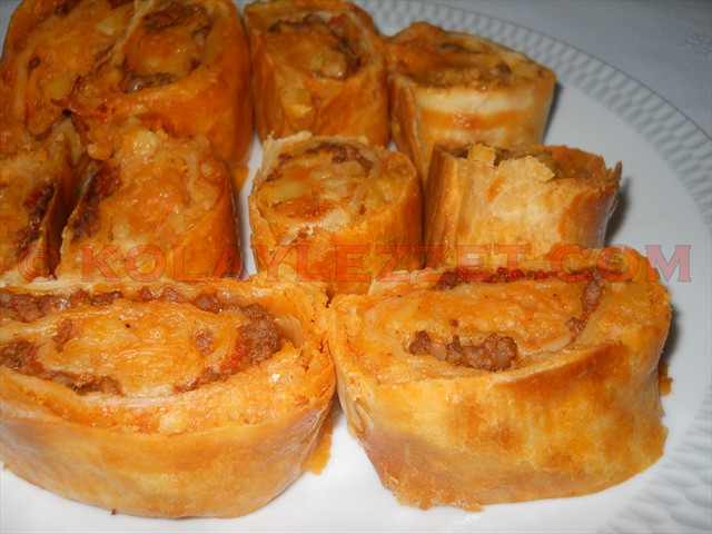 PATATESLİ-KIYMALI-EL-AÇMASI-BÖREK