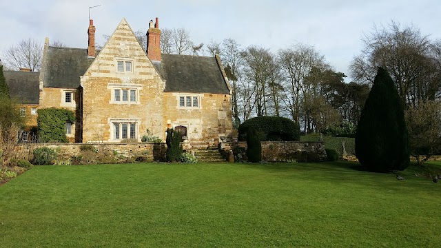 Coton Manor Gardens