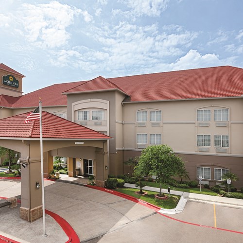La Quinta Inn & Suites by Wyndham Laredo Airport logo