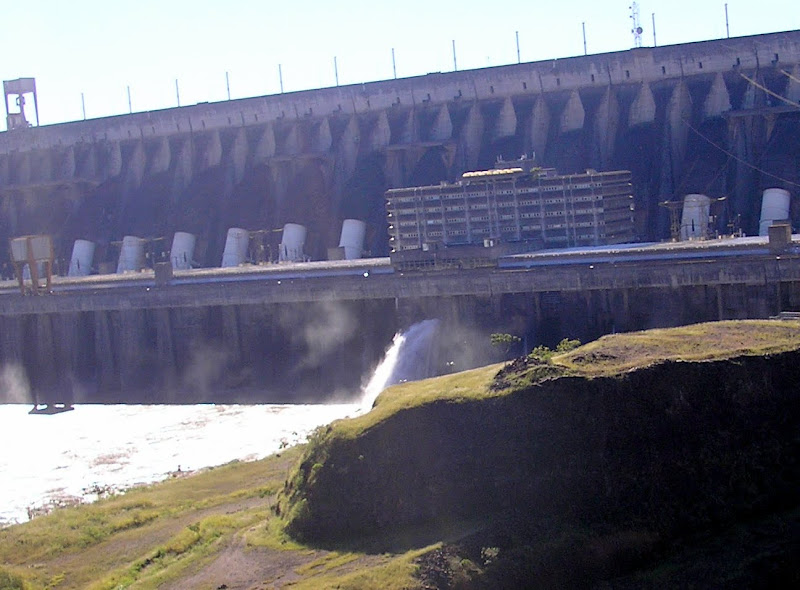 Гидроэлектростанция Итайпу, водопад Игуасу и парк птиц в Фоз де Игуасу