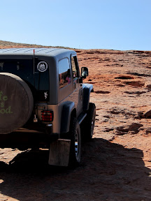 Jeep driving up west rim of Sand Mountain