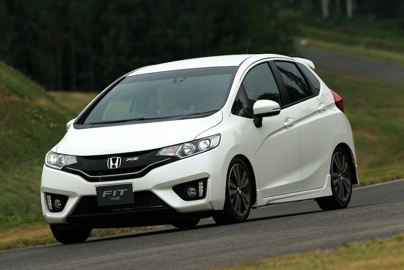 2014-Honda-Fit-Jazz-20[2]