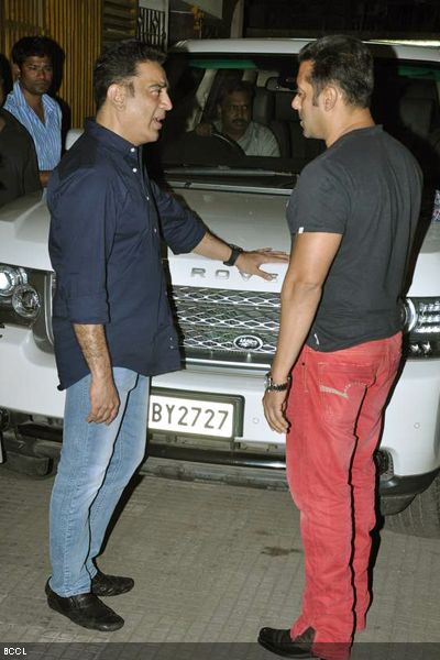 Kamal Haasan in deep conversation with Salman Khan during the special screening of the movie 'Vishwaroop', held at Ketnav in Mumbai on February 1, 2013. (Pic: Viral Bhayani)