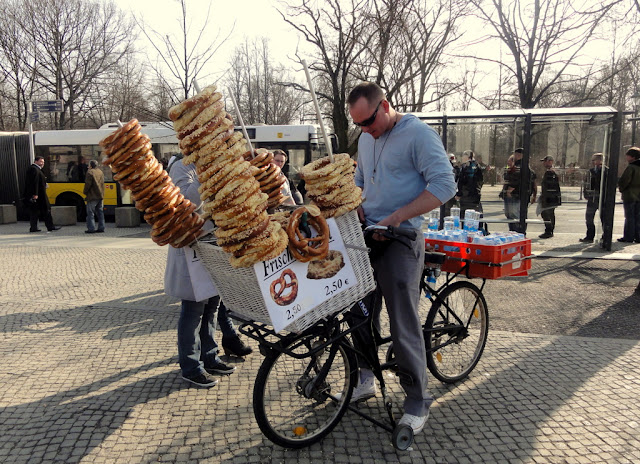 Street food in Berlin: 'Frische Brezel' on a bike | TRAVEL AND LIFESTYLE  DIARIES -