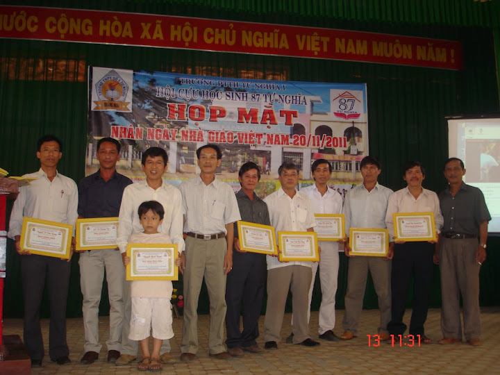 Chào mừng Ngày nhà giáo Việt Nam 20/11 2010 - Page 3 DSC00035