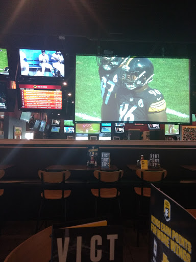 Chicken Wings Restaurant «Buffalo Wild Wings», reviews and photos, 4175 Western Blvd, Jacksonville, NC 28546, USA