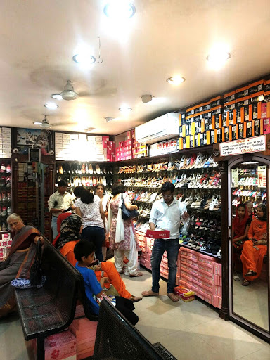 Classic Footwear, 90/33 A, Malviya Nagar Rd, Main Market, New Delhi, Delhi 110017, India, Shoe_Shop, state DL