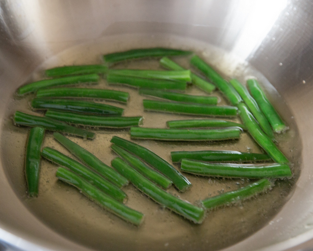 photo of green beans in oil