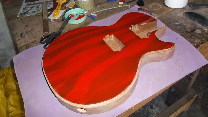 Construção inspirada Les Paul Custom, meu 1º projeto com braço colado (finalizado e com áudio) - Página 4 DSCF1422