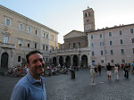 Larry in the Piazza Santa Maria in Trastevere Larry in the Piazza Santa Maria in Trastevere