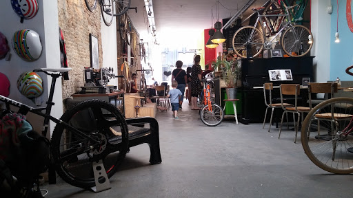 Lola Bikes & Coffee