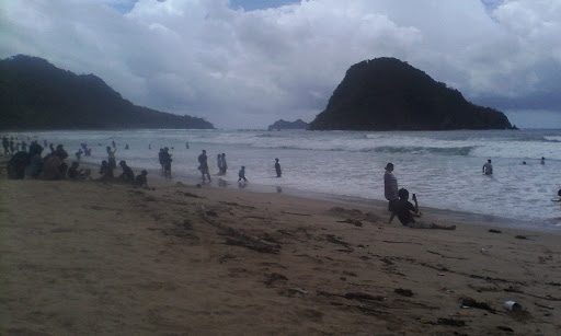 Pantai Pulau Merah