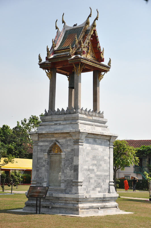 Колокол на территории Храма в Бангкоке