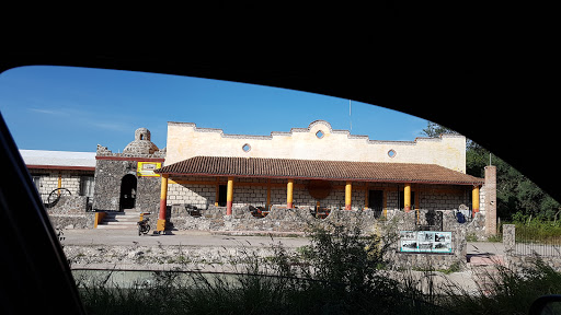 La Quinta in El Paraiso, Km 1.5 Camino Canal Media Luna, 79600 Rioverde, México, Hotel | SLP