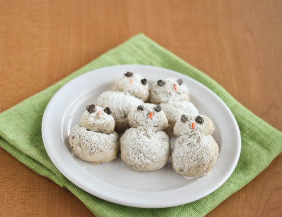 photo of a plate of Snowmen Cookies