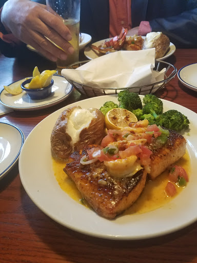 Seafood Restaurant «Red Lobster», reviews and photos, 375 Cherokee Pl, Cartersville, GA 30121, USA