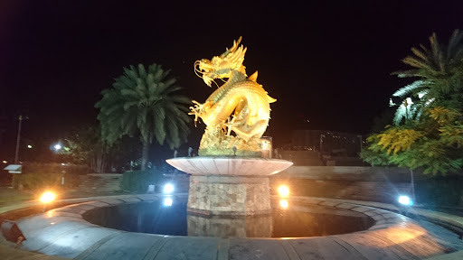 Hai Leng Ong Statue (Golden Dragon Monument)