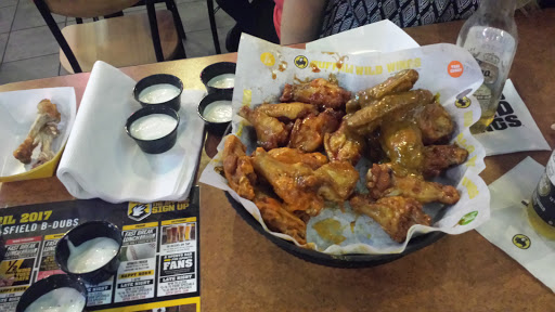 Chicken Wings Restaurant «Buffalo Wild Wings», reviews and photos, 5677 Gosford Rd, Bakersfield, CA 93313, USA