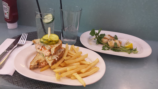 Seafood Restaurant «Legal Sea Foods - Logan Airport Terminal B», reviews and photos, 1 Harborside Dr, Boston, MA 02128, USA