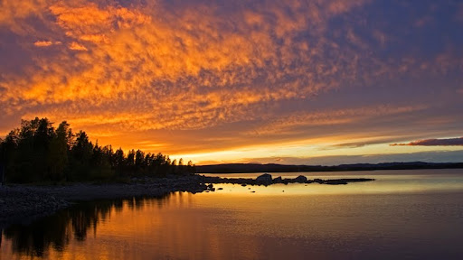 Lake Kvarnsjon at Sunset, Ljusdal, Sweden.jpg
