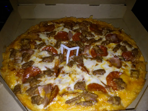 Pizza Restaurant «Pizza Hut», reviews and photos, 2301 N Garey Ave, Pomona, CA 91767, USA