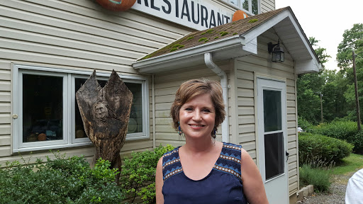 Bar & Grill «Horseshoe Curve Restaurant», reviews and photos, 1162 Pine Grove Rd, Bluemont, VA 20135, USA