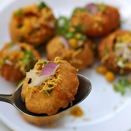 Ragda Puri Recipe | How to make Bombay Chaat Street Food Masala Poori | Mumbai Street Food Recipe From Foodomania.com by Kavitha Ramaswamy