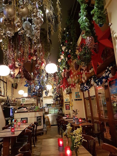 Photos of Caf&eacute; Obelix