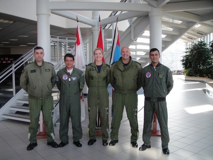 [Brasil] Pilotos da Esquadrilha da Fumaça voam com os Snowbirds no Canadá DSC02462