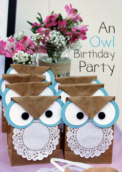Favor bags and other decor for a toddler owl party