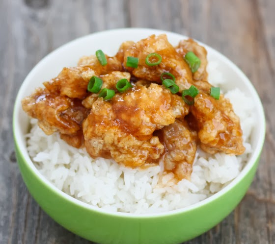 photo of a bowl of Honey Sriracha Chicken with rice