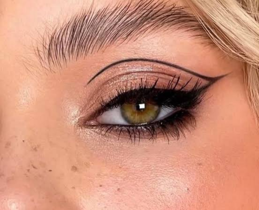 थीन आई लाइनर (thin Eyeliner)