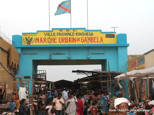 Bousculade à l’entrée principale du marché Bayaka dans la commune de Kasa-Vubu à Kinshasa. Radio Okapi/ Ph. John Bompengo