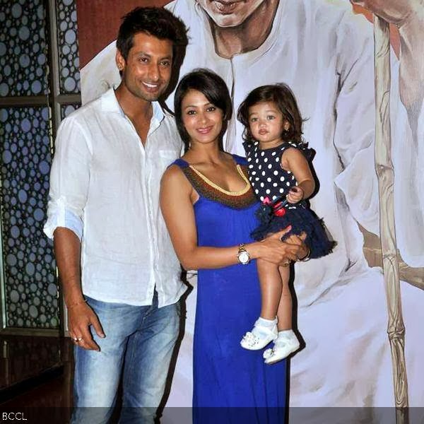 Indraneil Sengupta with actress wife Barkha Bisht and their adorale daughter at the premiere of Bengali movie Mishawr Rahasya, held at Cinemax, in Mumbai, on October 9, 2013. (Pic: Viral Bhayani)
