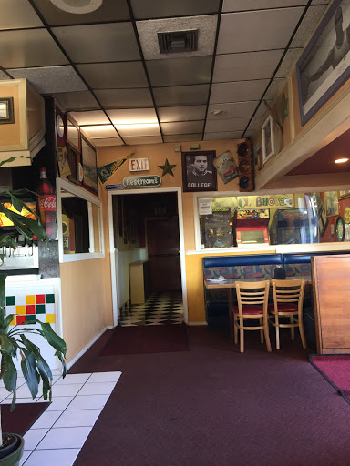 Pizza Restaurant «Straw Hat Pizza», reviews and photos, 186 San Mateo Rd, Half Moon Bay, CA 94019, USA