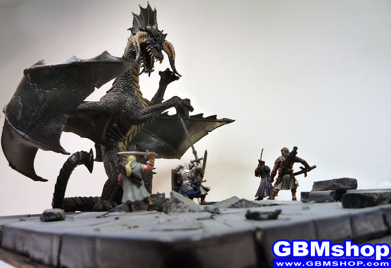 Dragon Hunt - Dungeons & Dragons miniatures diorama scenery, Gargantuan Black Dragon fighting with paladin fighter and ranger in Castle Ruin