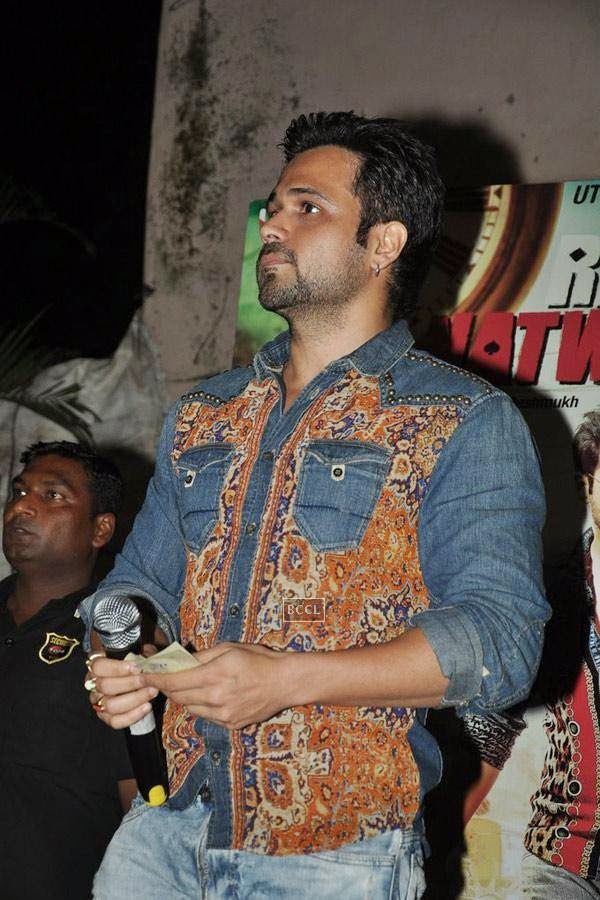  Emraan Hashmi gives away movie tickets of a recent Bollywood blockbuster to promote his upcoming film Raja Natwarlal at Gaitey, in Mumbai, on July 26, 2014. (Pic: Viral Bhayani)<br /> 