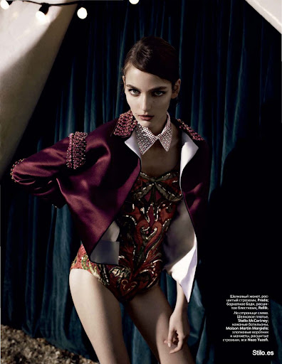 Zuzanna Bijoch - Vogue Rusia - marzo 2012