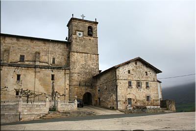 Iglesia de Nuestra Señora de la Asunción, Kontrasta