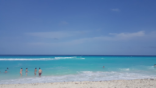 Oasis Cancun Lite, Punta Nizuc - Cancún, Zona Hotelera, 77500 Cancún, Q.R., México, Alojamiento en interiores | GRO