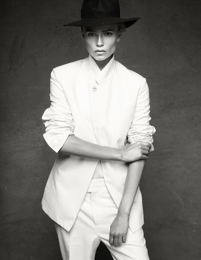 Vogue España, noviembre 2011 - Ellas tienen el look - Natasha Poly