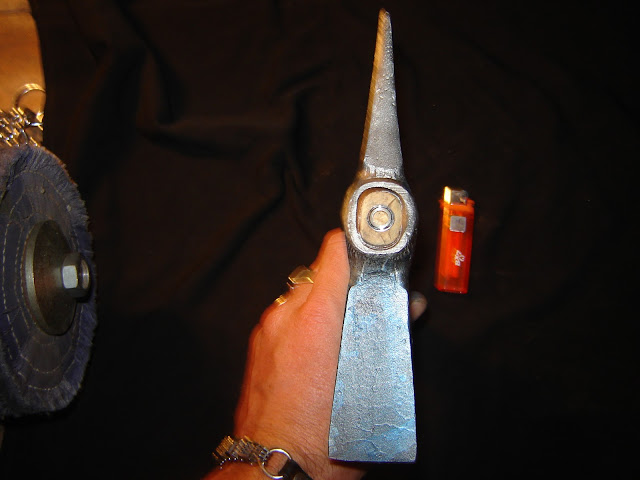 Tomahawk hecho con una hachuela de albañil DSC00393