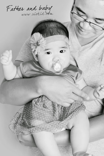 Father and Baby 4 chụp ảnh trẻ em RIOkid Studio