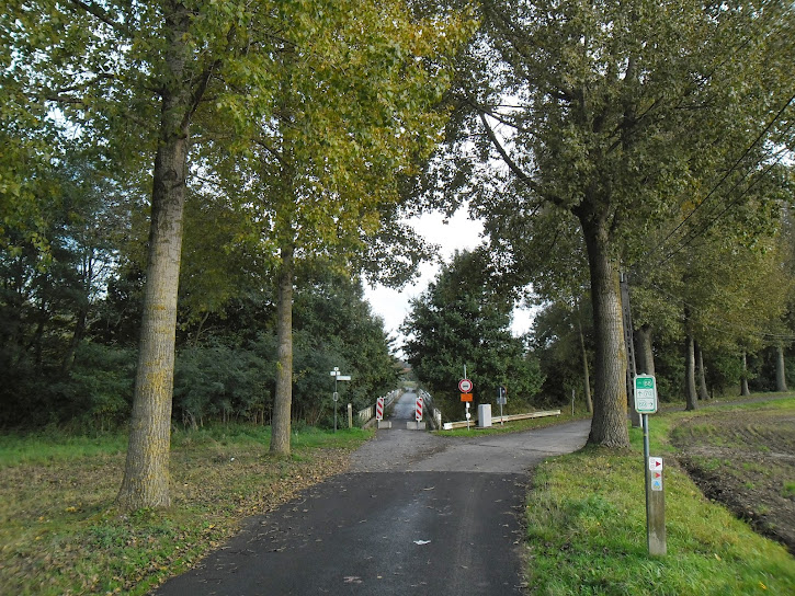 L083 Ligne 83 à Courtrai (L83) (Fietssnelweg F45) Guldensporenpad%2B045