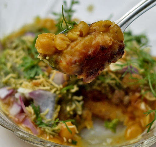 Ragda Patties Recipe | How to make Bombay Aloo Tikki Chaat with Ragda | Delicious spicy Mumbai street food recipe by Kavitha Ramaswamy from Foodomania.com