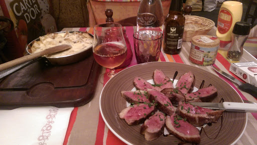 Le Caveau
