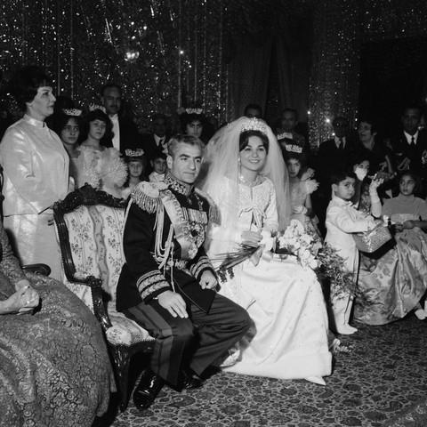 FAMILIA IMPERIAL DE IRAN - Página 3 1959-12-21-Wedding-4