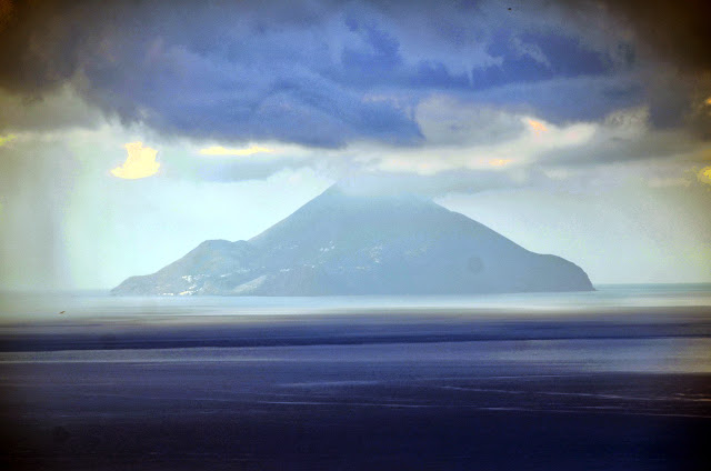 Мимо острова Вулкано в царство славного Эола